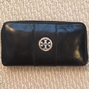 Black leather Tory Burch wallet